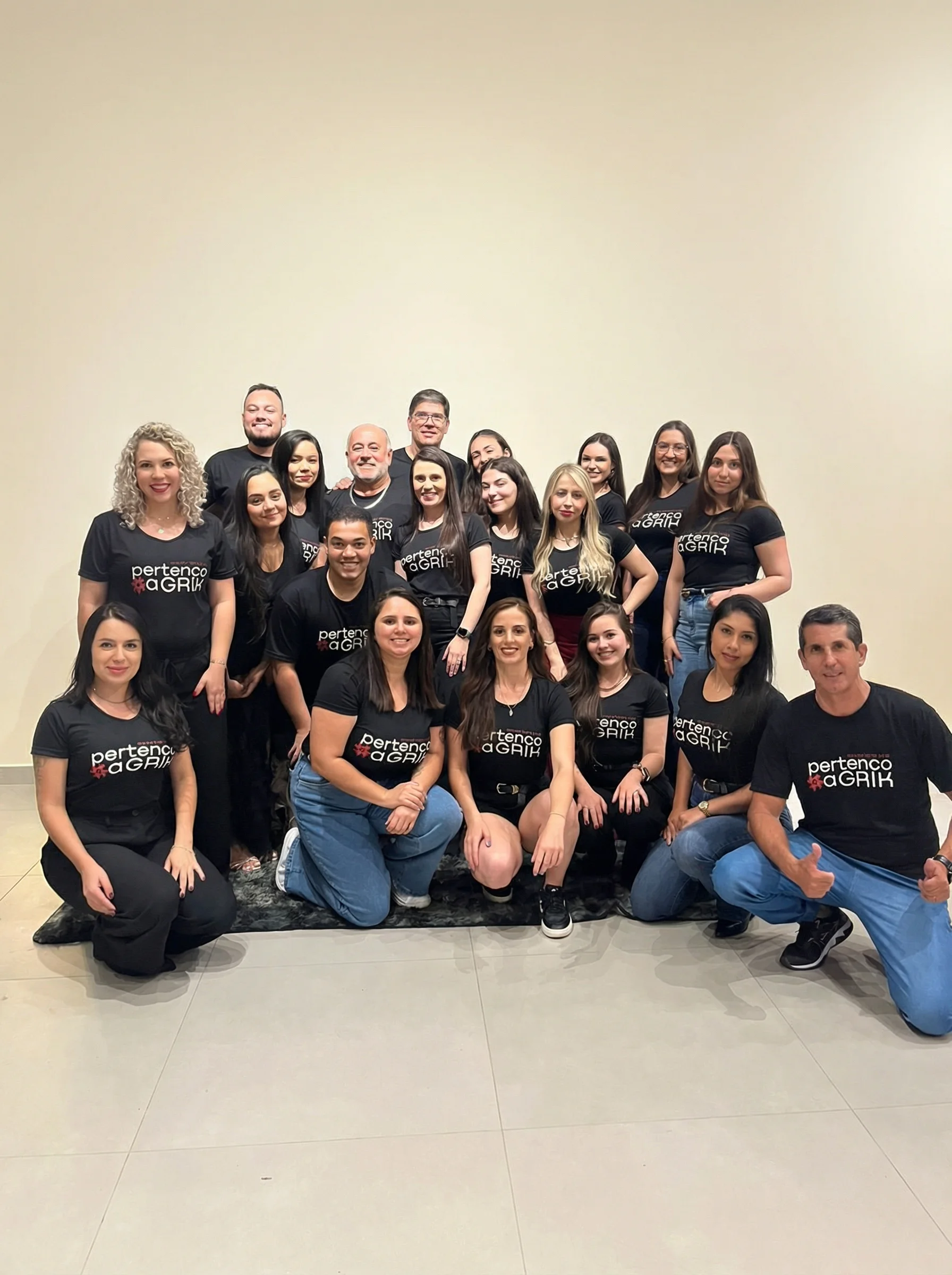 Equipe multidisciplinar de contadores e consultores especializados em contabilidade industrial da Grik - Campos Gerais Paraná