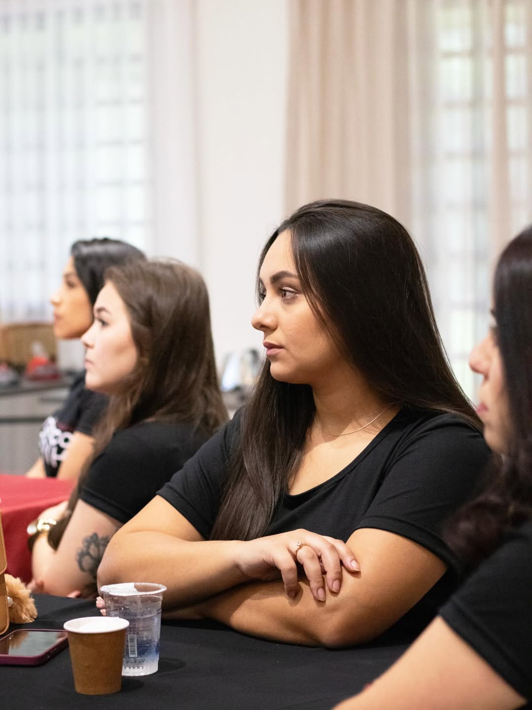 Equipe Grik - Mulheres em reunião de trabalho